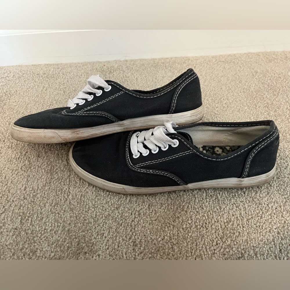 Women’s shoes - size 7
